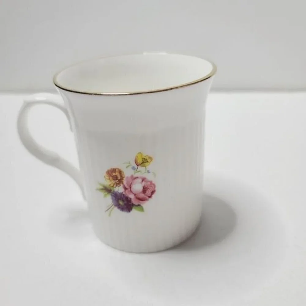 Vintage Royal Castle Fine Bone China England Pink Floral Bouquet Teacup